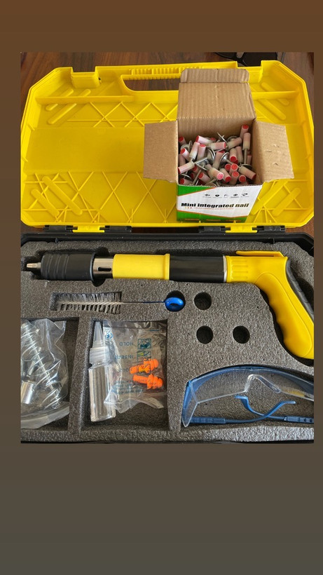 میخکوب با لوازم کامل محافظتی